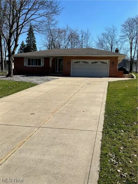 9381 Vista Dr, North Royalton, OH 44133
