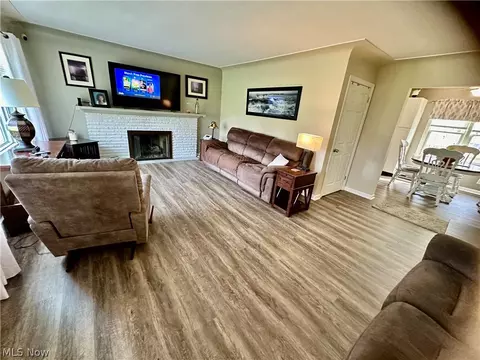 Living - 775 Brookfield Ave, Boardman, OH 44512 photo 5 of 5