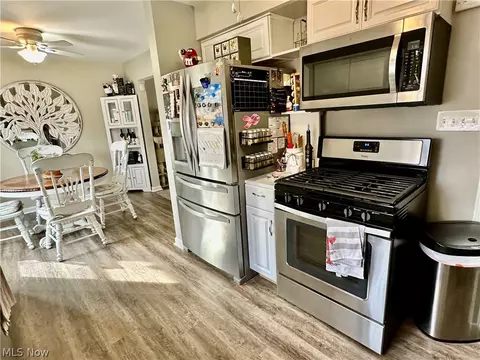 Kitchen - 775 Brookfield Ave, Boardman, OH 44512 photo 4 of 5