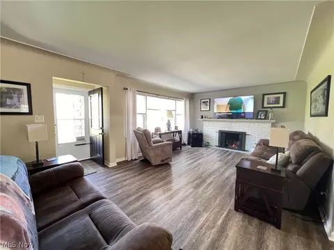 Living - 775 Brookfield Ave, Boardman, OH 44512 photo 1 of 5