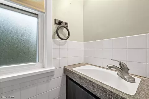 164 E 207th St, Euclid, OH 44123 photo 13