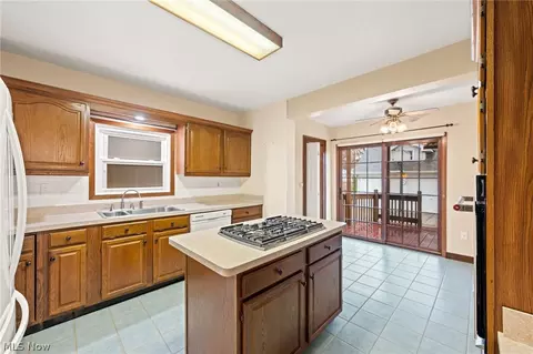 164 E 207th St, Euclid, OH 44123 photo 9