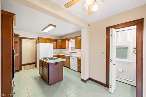 164 E 207th St, Euclid, OH 44123 photo 12