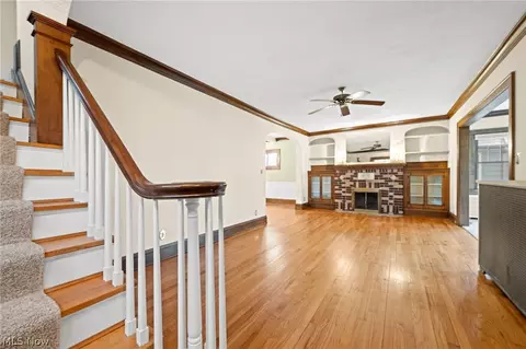 164 E 207th St, Euclid, OH 44123 photo 3