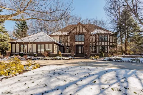 19269 Saratoga Trl, Strongsville, OH 44136