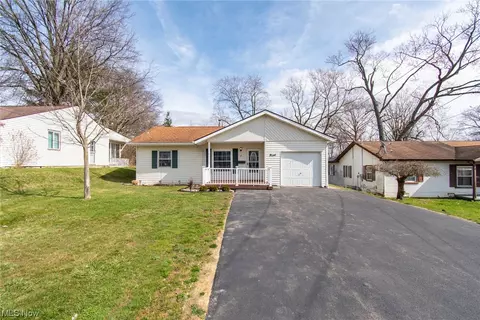 39 S Bon Air Ave, Youngstown, OH 44509