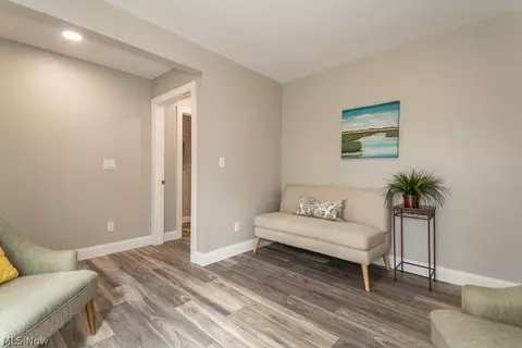 Entry Way - 7380 Hawk Ave, Mentor, OH 44060 photo 2 of 3