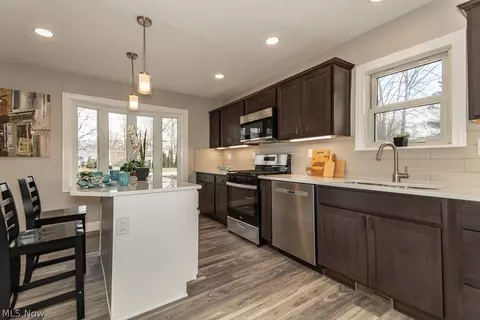 Kitchen - 7380 Hawk Ave, Mentor, OH 44060 photo 6 of 6