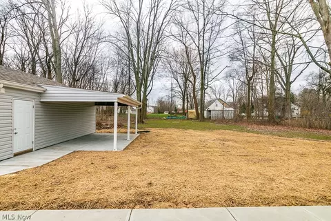 Exterior - 7380 Hawk Ave, Mentor, OH 44060 photo 6 of 8