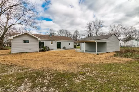 Exterior - 7380 Hawk Ave, Mentor, OH 44060 photo 4 of 8