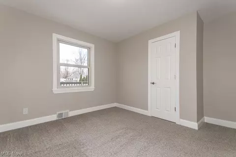 Bedroom - 7380 Hawk Ave, Mentor, OH 44060 photo 4 of 7