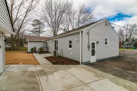 Exterior - 7380 Hawk Ave, Mentor, OH 44060 photo 3 of 8