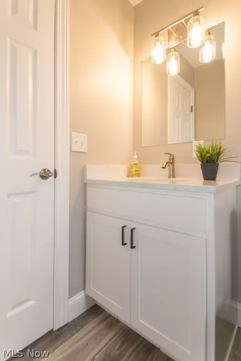 Bath - 7380 Hawk Ave, Mentor, OH 44060 photo 3 of 4
