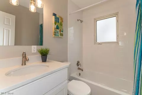 Bath - 7380 Hawk Ave, Mentor, OH 44060 photo 4 of 4