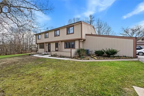 11577 Harbour Light Dr #7, North Royalton, OH 44133