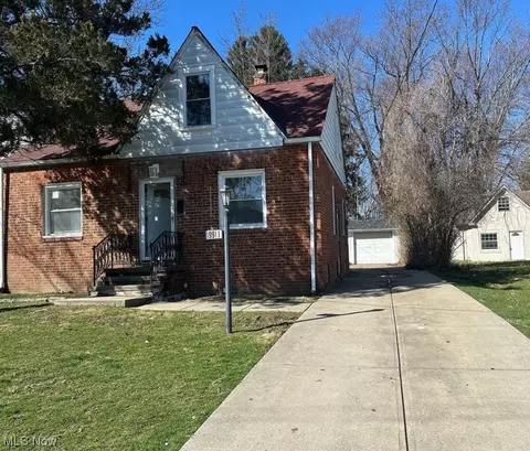 19911 Ridgewood Ave, Warrensville Heights, OH 44122