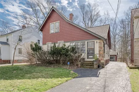 4042 Bluestone Rd, Cleveland Heights, OH 44121