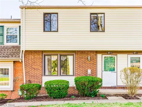 1817 Higby Dr #B, Stow, OH 44224