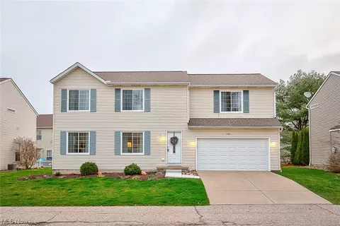 1145 Oxford Cir, Akron, OH 44312