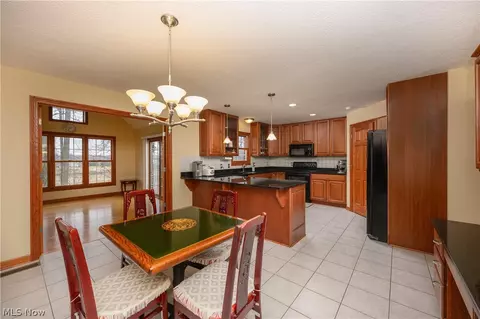 Dining - 3579 Vineyard Ave NW, Canton, OH 44708 photo 3 of 3