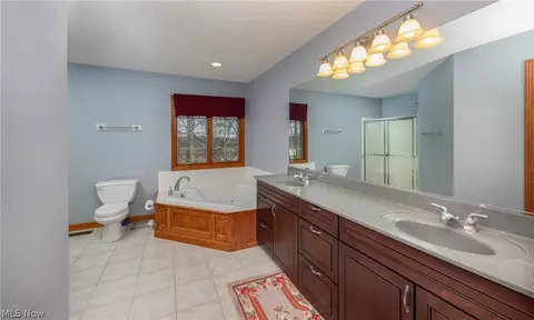 Bath - 3579 Vineyard Ave NW, Canton, OH 44708 photo 1 of 3