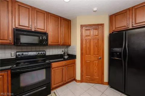 Kitchen - 3579 Vineyard Ave NW, Canton, OH 44708 photo 2 of 2