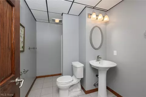 Bath - 3579 Vineyard Ave NW, Canton, OH 44708 photo 3 of 3