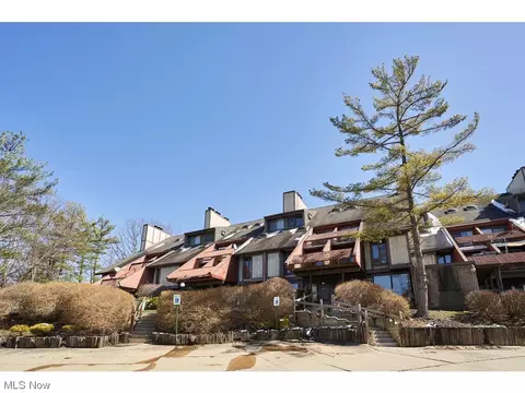 1603 Treetop Trl #C, Akron, OH 44313