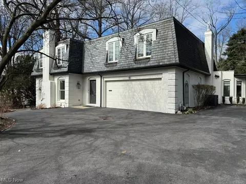 2327 N Park Blvd, Cleveland Heights, OH 44106