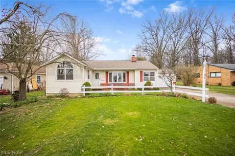 90 Edgewood Dr, Grafton, OH 44044