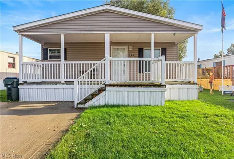 140 Oakwood Dr, Beloit, OH 44609
