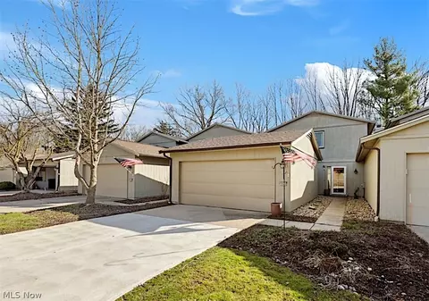 19543 Idlewood Trl, Strongsville, OH 44149