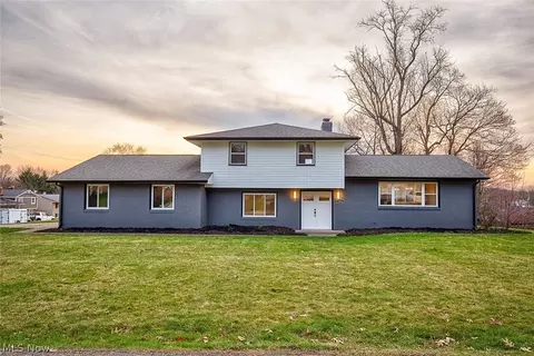 1804 Pine Knoll Ave NW, Massillon, OH 44646