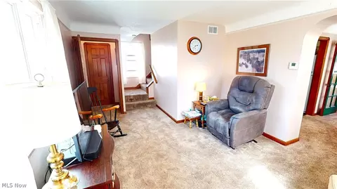 451 E 270th St, Euclid, OH 44132 photo 6