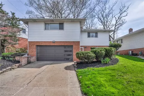 3734 Hillbrook Rd, University Heights, OH 44118