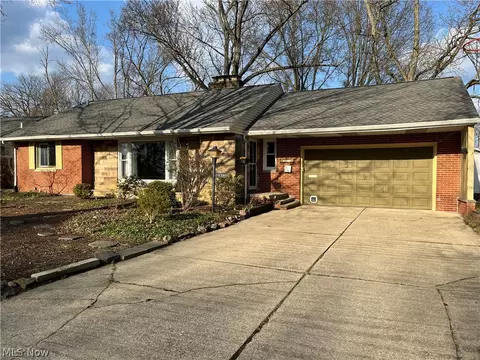 534 Overwood Rd, Akron, OH 44313