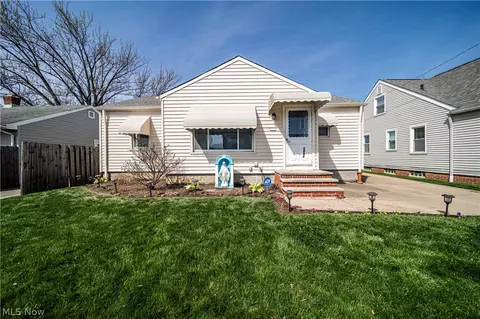 1446 Orchard Heights Dr, Mayfield Heights, OH 44124