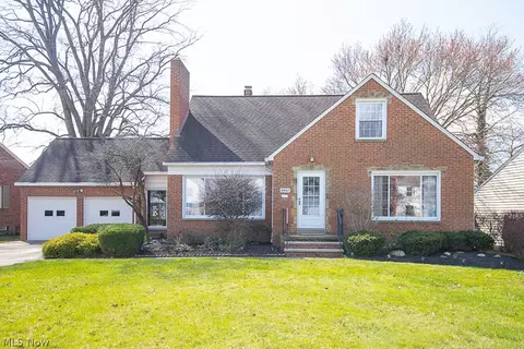 19847 Onoko Dr, Fairview Park, OH 44126