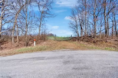 Perron Road Se, Carrollton, OH 44615