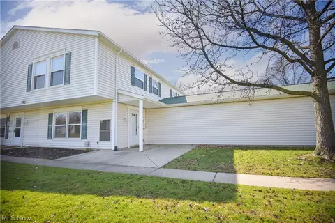 600 Canterbury Ln #B-9, Medina, OH 44256