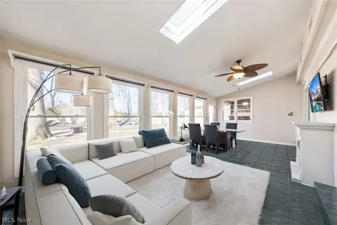 Living - 508 Washington Ave, Elyria, OH 44035 photo 4 of 4