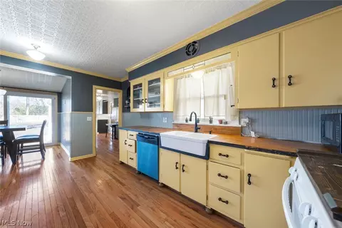 Kitchen - 508 Washington Ave, Elyria, OH 44035 photo 2 of 2