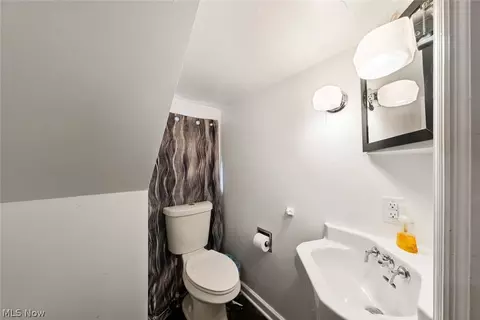 Bath - 508 Washington Ave, Elyria, OH 44035 photo 6 of 7