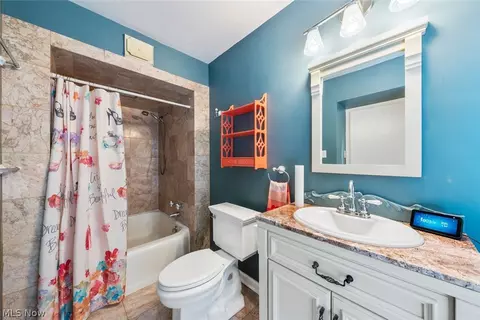 Bath - 508 Washington Ave, Elyria, OH 44035 photo 3 of 7