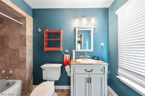 Bath - 508 Washington Ave, Elyria, OH 44035 photo 4 of 7