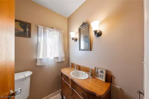 Bath - 508 Washington Ave, Elyria, OH 44035 photo 5 of 7
