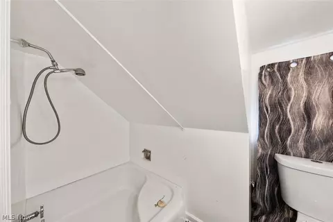 Bath - 508 Washington Ave, Elyria, OH 44035 photo 7 of 7