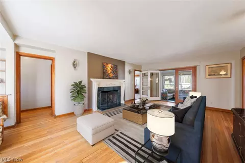 Living - 508 Washington Ave, Elyria, OH 44035 photo 1 of 4