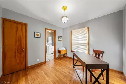 Entry Way - 508 Washington Ave, Elyria, OH 44035 photo 4 of 5