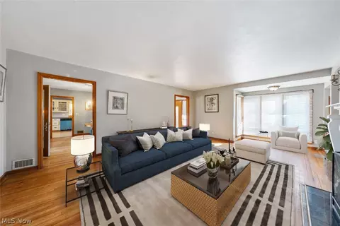 Living - 508 Washington Ave, Elyria, OH 44035 photo 2 of 4